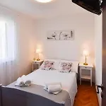 Apartmán With Parking Space Podstrana, Split - 21505 *